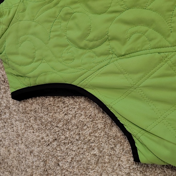 SALE!! Reversible Vibrant Green & Black Quilted Vest - Picture 3 of 12